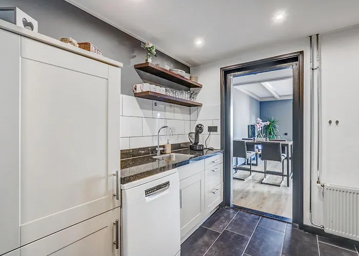 Huize Wees Nobel In Het Centrum Oud Beijerland Dicht Bij Rotterdam Bed and breakfast Oud-Beijerland