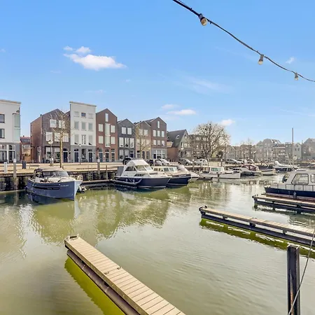 Huize Wees Nobel In Het Centrum Oud Beijerland Dicht Bij Rotterdam Oud-Beijerland
